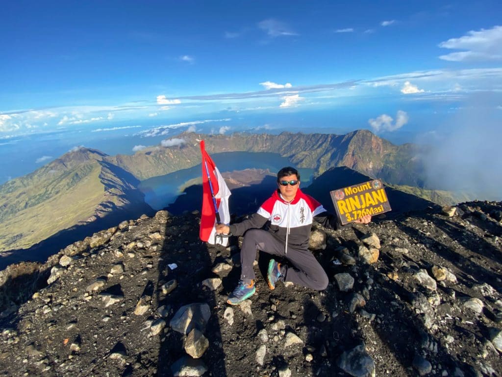 trekking to summit rinjani