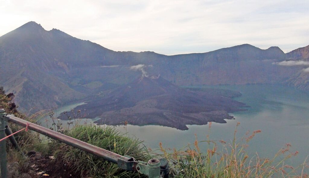 crater rim senaru trekking